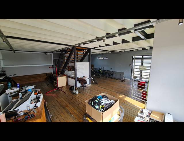 220M² RETAIL SOLD IN TOKAI